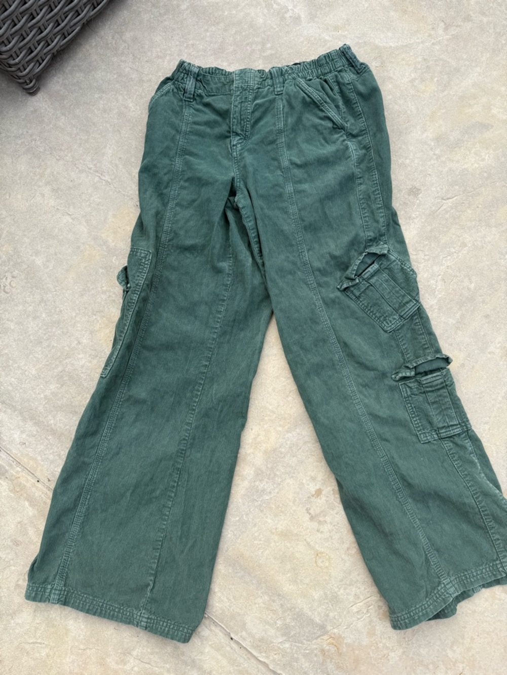 BDG Y2K Wide Leg Cargo Pants in Dark Green